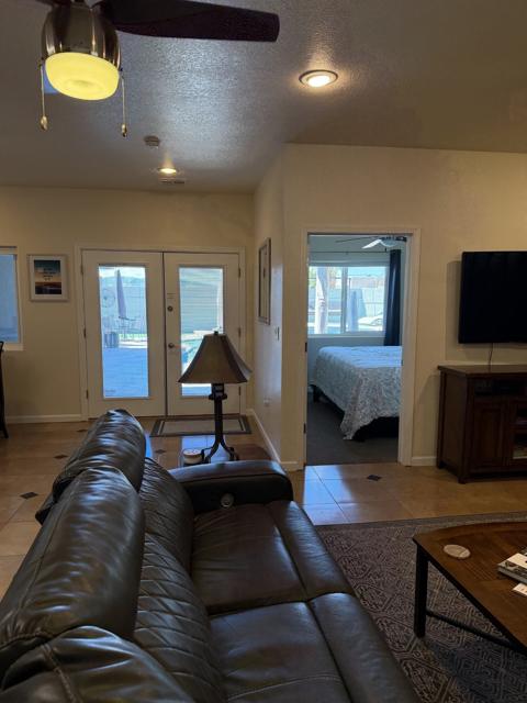 Living room: View of the pool from several places.
