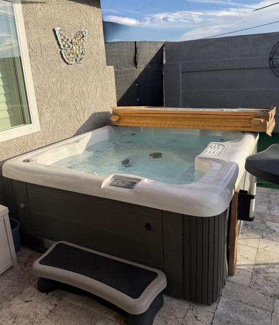 Hot tub at the casita